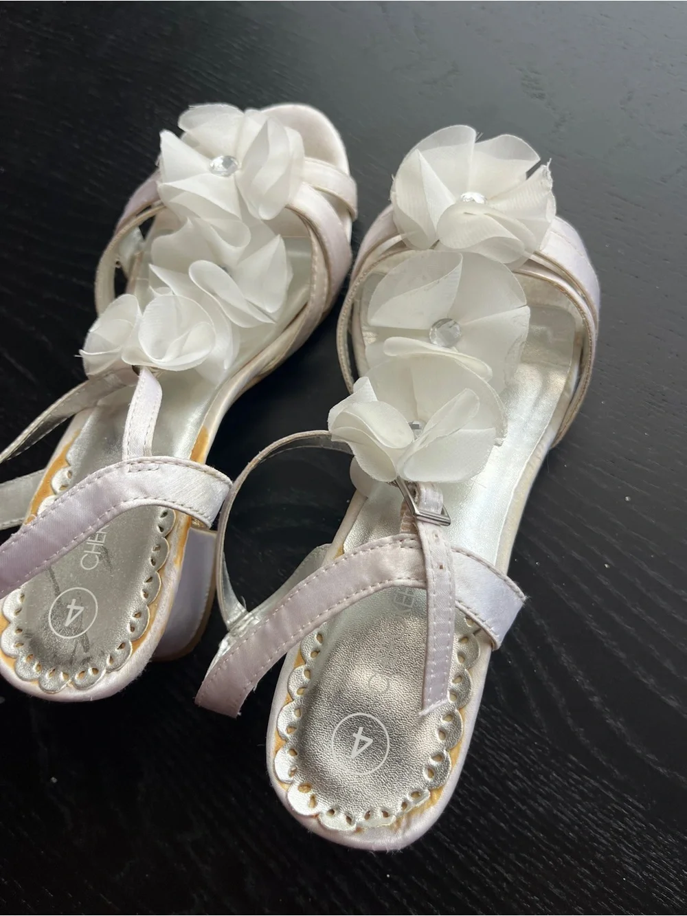 Cherokee White Faux Silk Flower Rhinestone Block Heel Sandals Dress Shoes Size 4